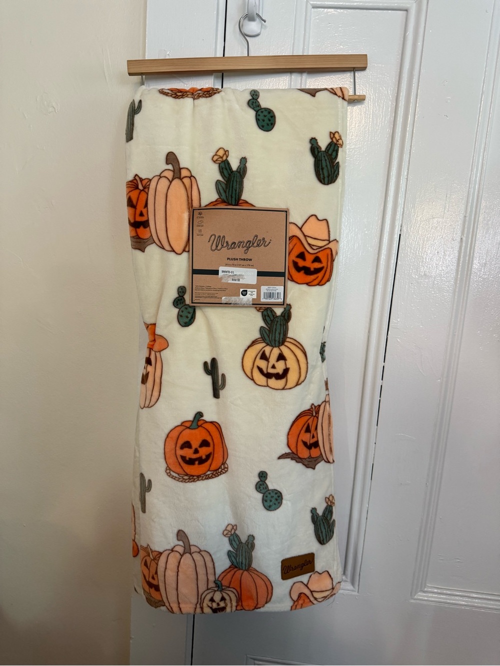 Limited edition Wrangler Cream Pumpkin Print blanket
